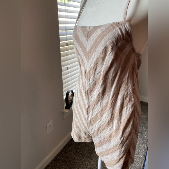 Urban Outfitters Beige Romper - Picture 3 of 5